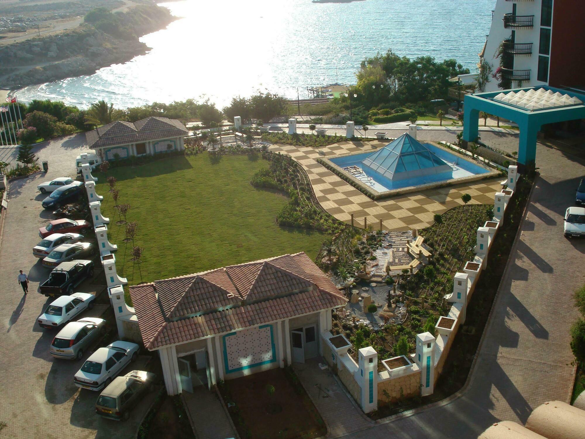 Merit Crystal Cove Hotel Casino & Spa Karavas  Exteriér fotografie